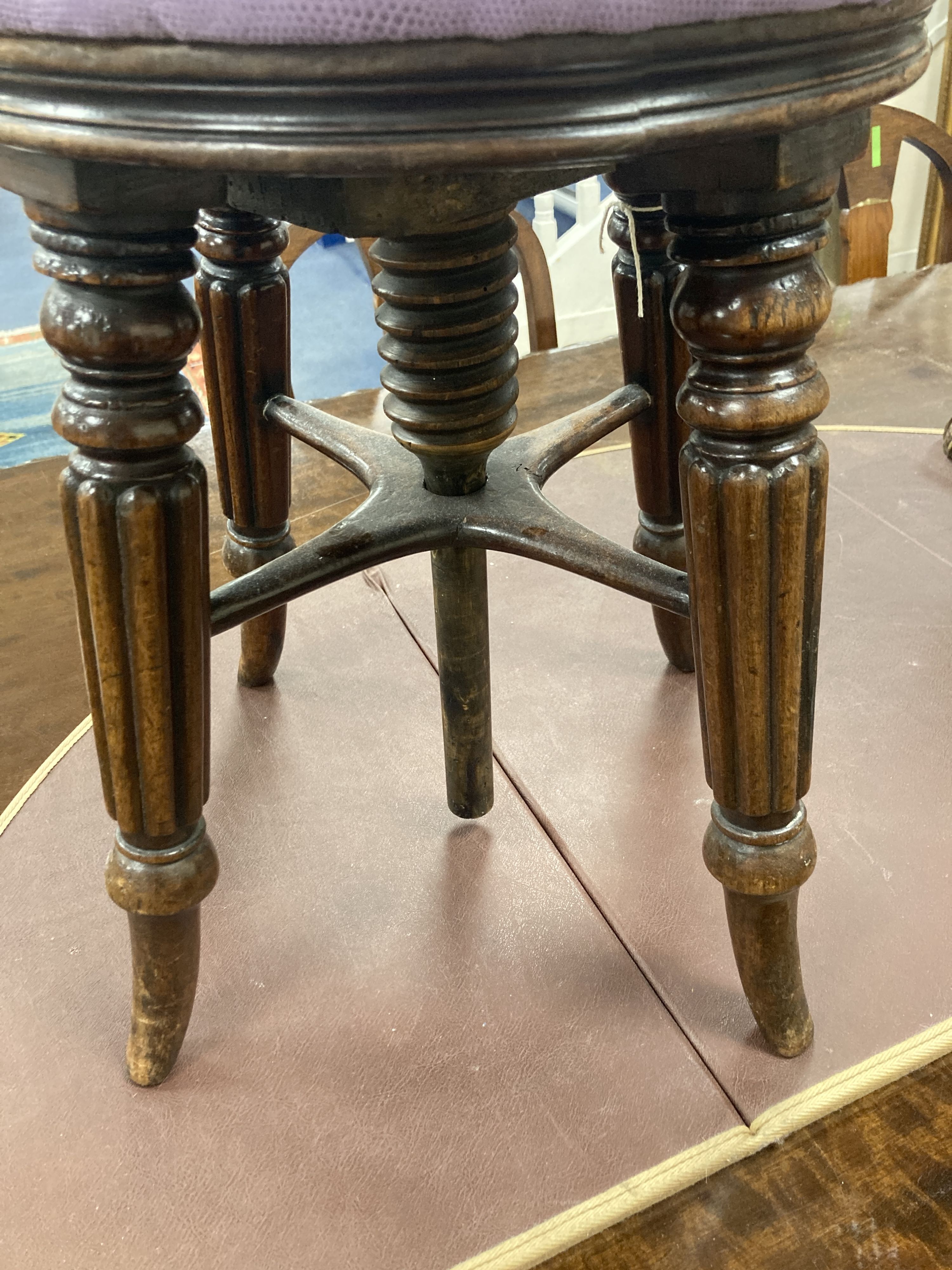 A Regency mahogany adjustable piano stool, 33cm diameter, height 45cm